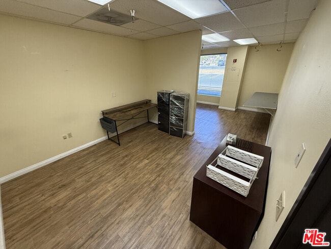 Building Photo - 820 N Mountain Ave
