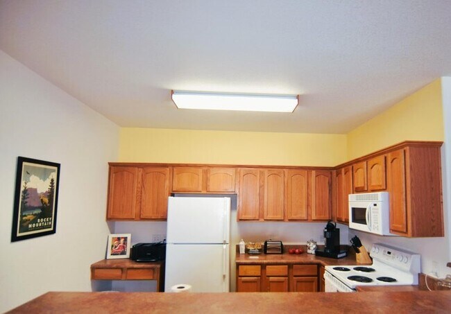 Building Photo - 646 Riverview Dr