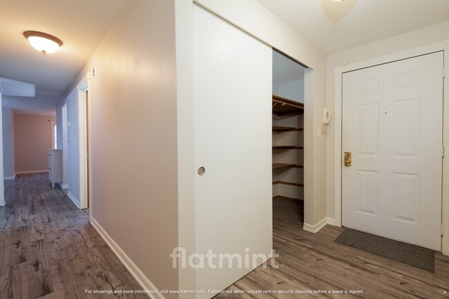 Building Photo - 8720 Phinney Ave N