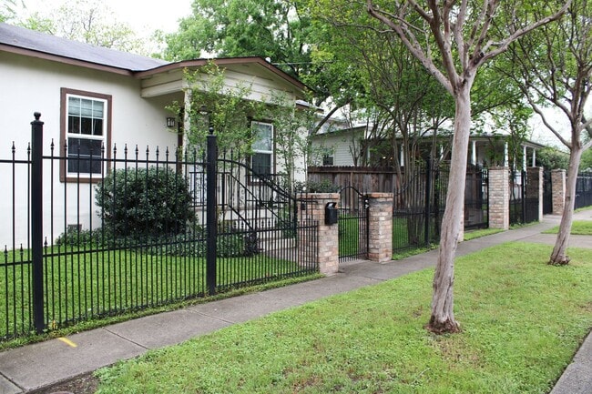 Building Photo - TOBIN HILL COTTAGE