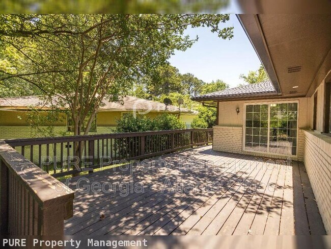 Building Photo - 2895 Lakemont Pl SW