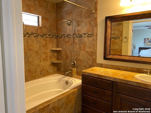 Building Photo - 531 Woodlake Dr
