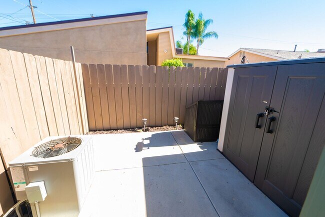 Building Photo - 2 Bedroom 1.5 Bath Available Now in El Cajon!