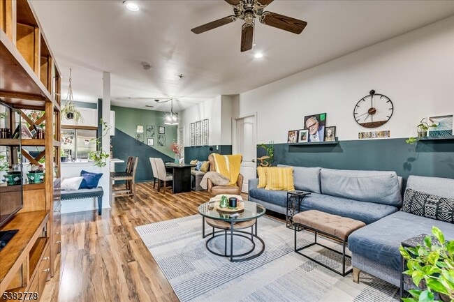 Building Photo - 913 Del Negro Ct