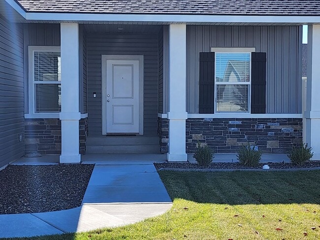 Building Photo - Beautiful, Immaculate Home in Northwest Tw...
