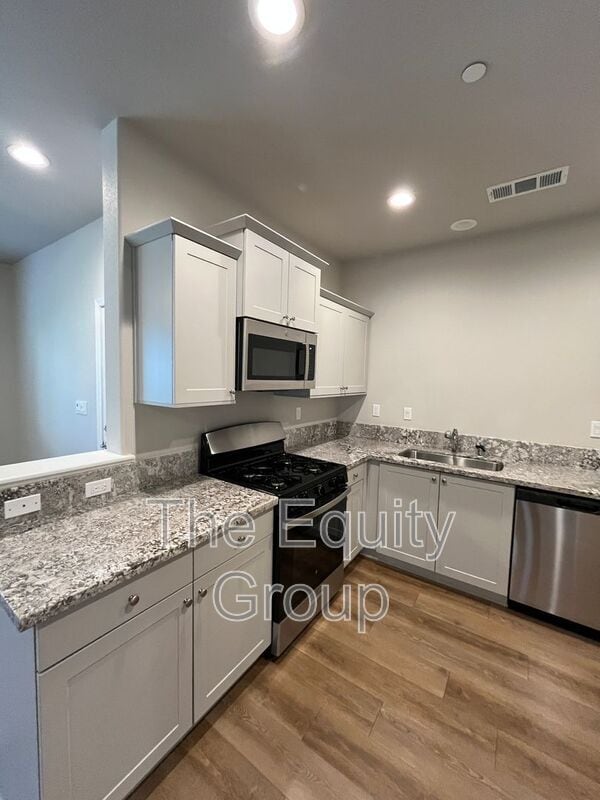 Building Photo - 510 S Summit St