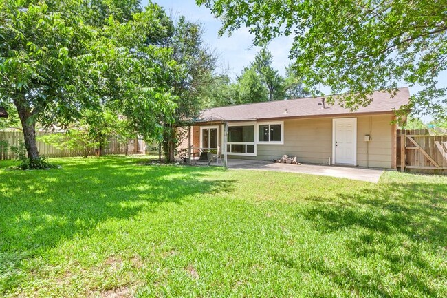 Building Photo - 10425 Quail Ridge Dr