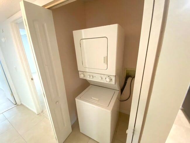 Building Photo - 20 Veronese Ct