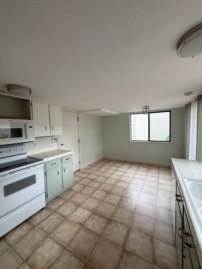 Building Photo - 1230 Searchlite Ct