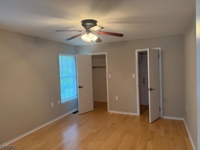 Building Photo - 51 Rushmore Ln