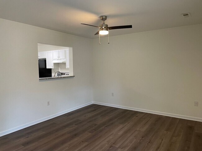 Building Photo - Two Bedroom Townhouse with Bonus Room in Sherrills Ford!