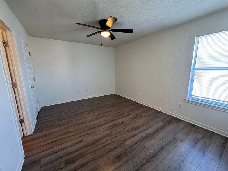 Building Photo - 1606 Dugger Cir