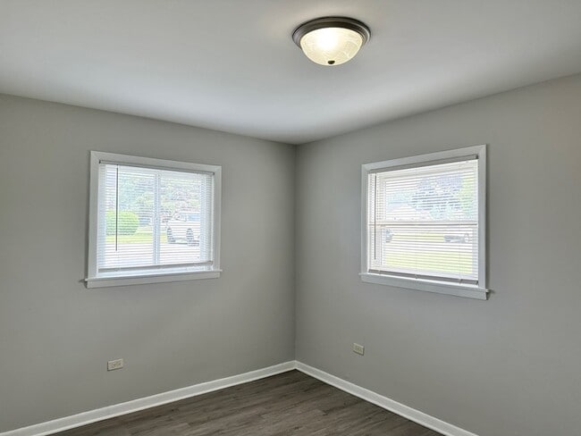 Building Photo - 9709 W Lorraine Dr