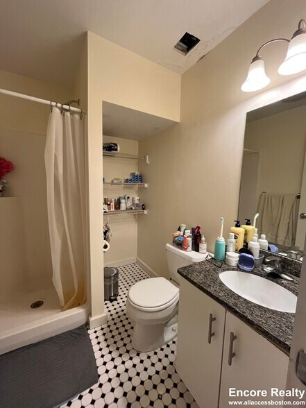 Building Photo - 462 Park Dr
