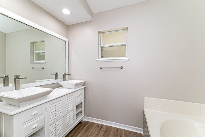 Building Photo - 814 Mountbatten Ln