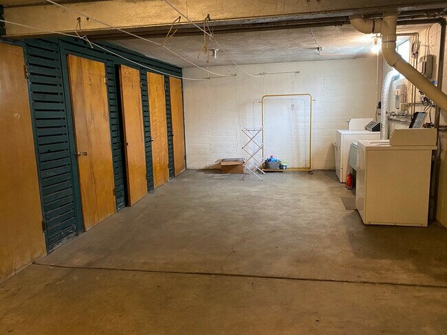 Building Photo - 3162 Troy Ave