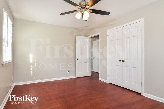 Building Photo - 3411 Londonderry Dr