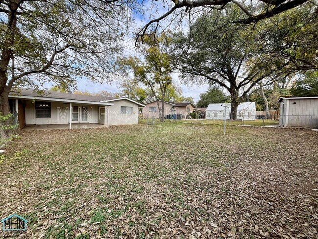 Building Photo - 944 Patricia Dr