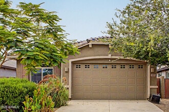 Building Photo - 327 W Tamarack Dr