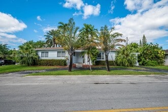 Building Photo - 9520 E Broadview Dr