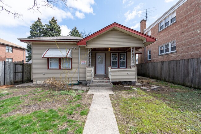 Building Photo - 2117 N Mobile Ave