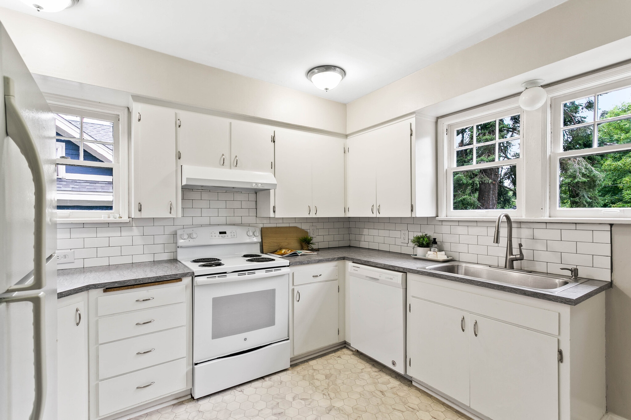 Kitchen (North) - 307 E 29th Ave