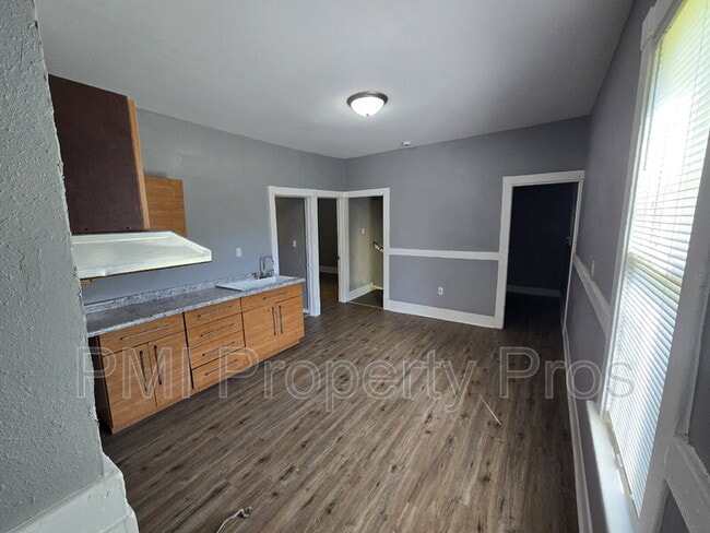 Building Photo - 2478 W Chambers St