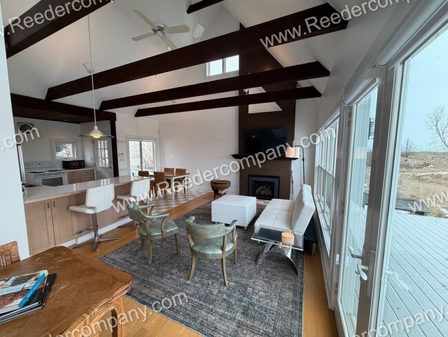 Building Photo - Beautifully updated 3 bed 2 bath house in Miller Beach.