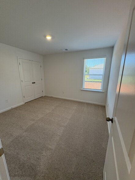 Building Photo - 212 Paisley Way