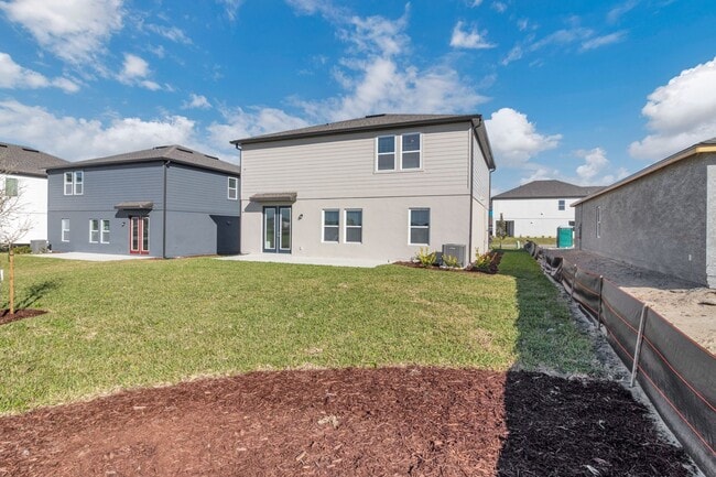 Building Photo - Like-New Ashton Woods Spacious 5BR 4BA, Prime Location Near I-4!