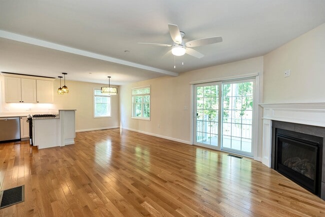 Building Photo - 240 Knollwood Way