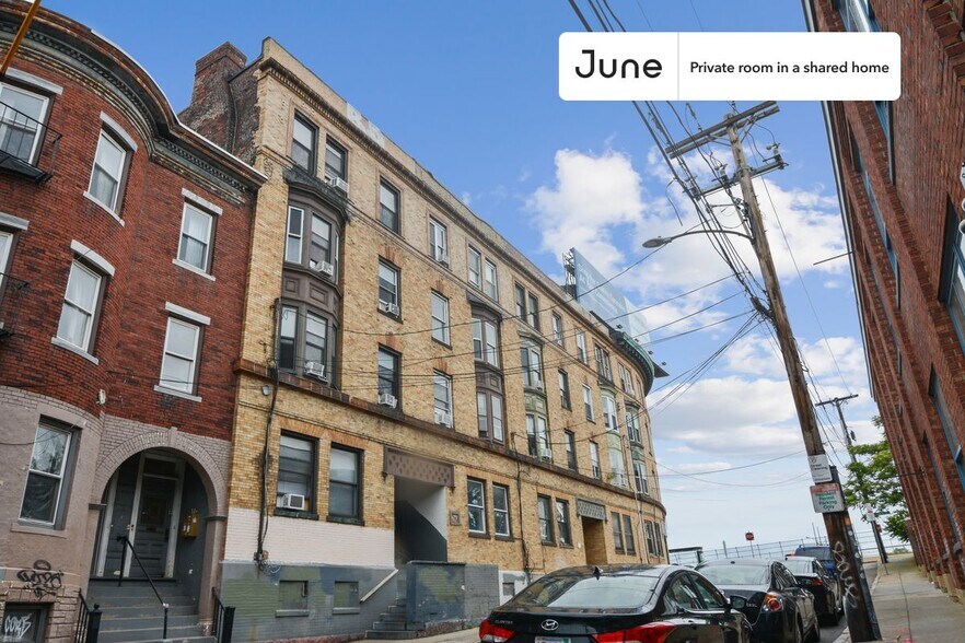 Building Photo - Room in Shared 4 bed/1 bath home