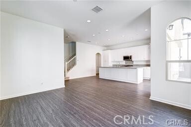 Building Photo - 143 Primrose Dr