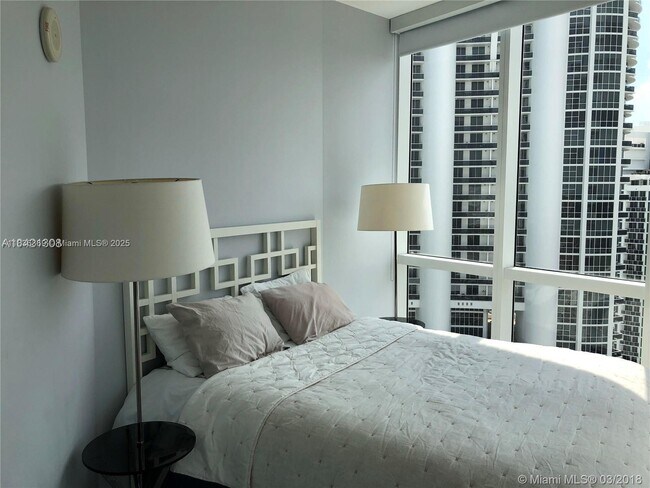 Building Photo - 18201 Collins Ave