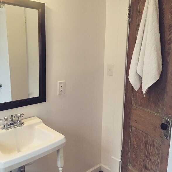 Primary Photo - 127 N Charlton St