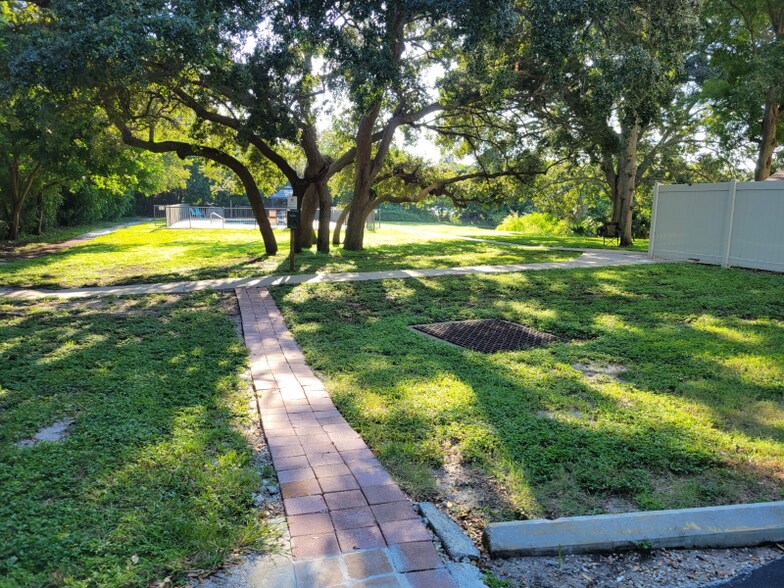 Building Photo - 701 S Madison Ave