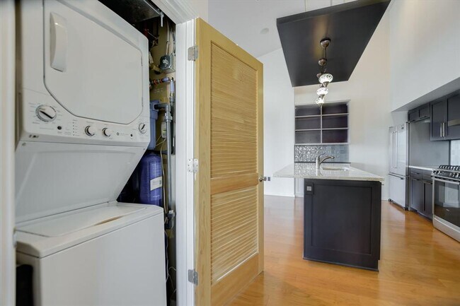 Building Photo - 1600 Barton Springs Rd