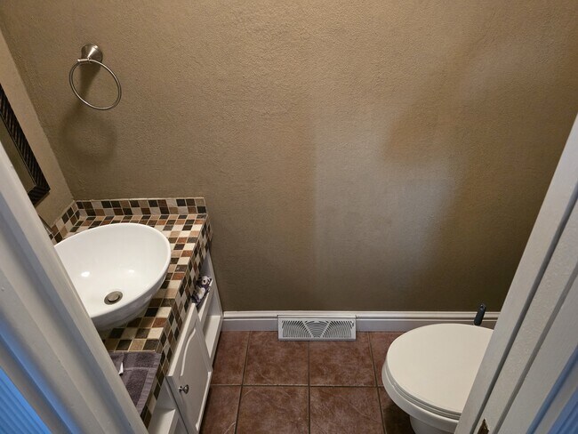 Building Photo - 5580 Creek Run Dr