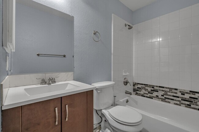 Building Photo - 3920 Cane River Rd