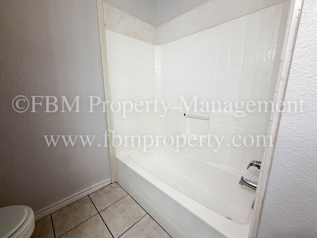 Building Photo - 706 Biloxi Dr