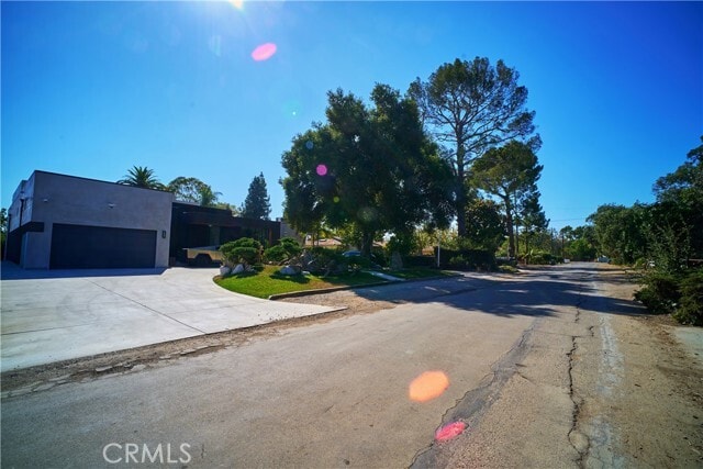 Building Photo - 1119 N Crestview Dr