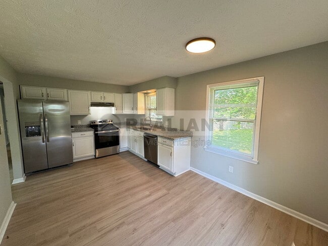 Building Photo - 105 Aster Pl