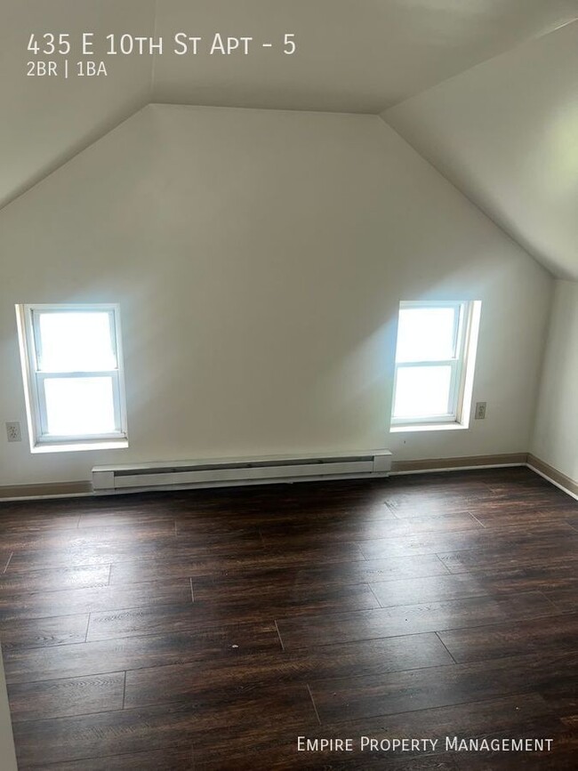 Building Photo - 2 bed, 1 bath Northampton (2nd & 3rd Floor...