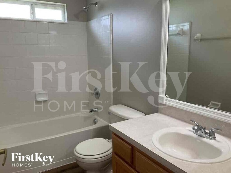 Building Photo - 2225 Pierce Arrow Dr