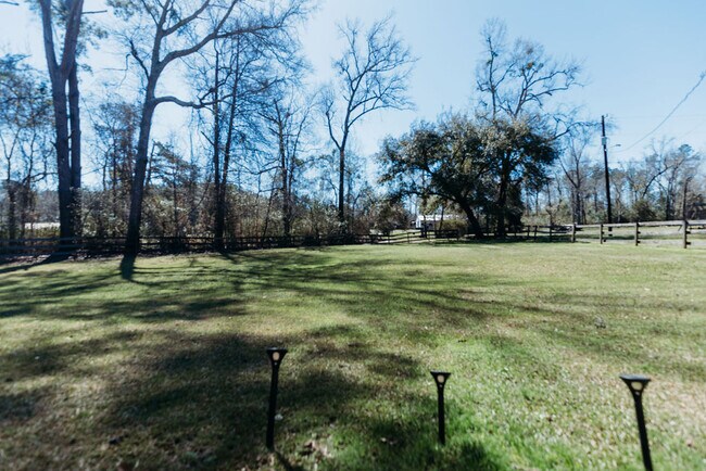 Building Photo - 230 Myers Ln