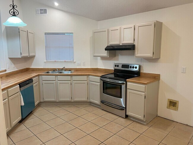 Building Photo - 7827 Forest Briar
