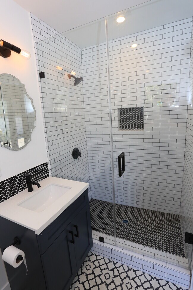 Building Photo - 3835 Hollypark Pl