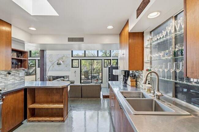 Building Photo - 3920 N Cactus Blvd