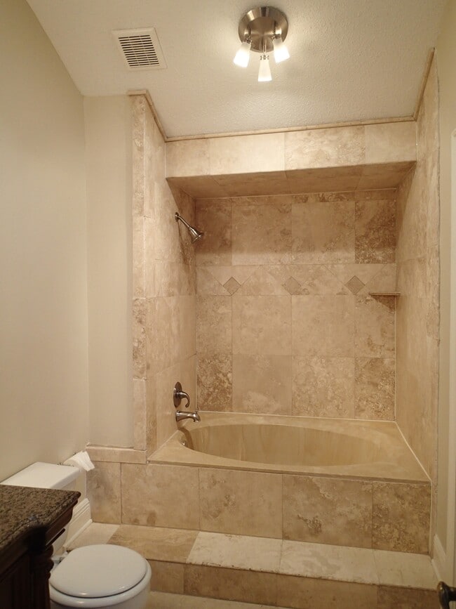 Building Photo - 671 Forest Loop