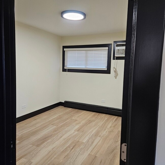 Building Photo - 1115 E Algonquin Rd